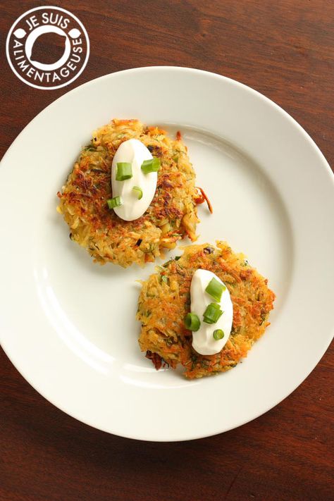 These wonderfully crispy scallion potato pancakes are sure to knock your breakfast out of the park. Some of you may have seen it on my Instragram feed a while back. It’ll take your taste buds where no taste bud has gone before. That is, unless you’ve previously had latkes, which I have not. But these … Crispy Potato Pancakes, Vegan Sour Cream, Vegan Side Dishes, Vegan Potato, Potato Pancakes, Fit Food, Onion Recipes, Green Onion, Potato Dishes