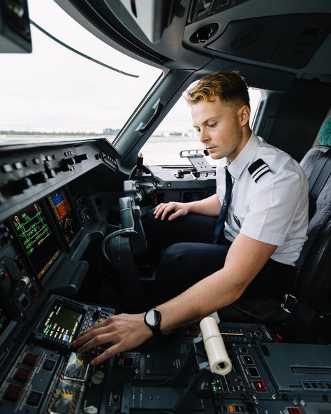 Commercial Photographers London - Stuart Bailey Photography Airport Portrait, Airline Photography, Hot Pilot, Pilot Photography, Airport Photography, Plane Photos, London City Airport, Commercial Plane, Men Bodies