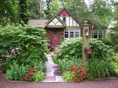 Gorgeous Landscapes Miscanthus Sinensis Gracillimus, Front Yards Curb Appeal, Tudor Cottage, Hardscape Design, A Small House, Front Yard Design, Front Yards, Beautiful Yards, Style Cottage