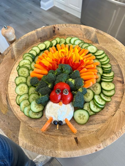 Thanksgiving Fruit And Veggie Tray, Thanksgiving Veggie Board, Turkey Vegetable Tray, Turkey Board, Turkey Fruit, Turkey Veggie Tray, Veggie Board, Thanksgiving Veggies, Thanksgiving Fruit