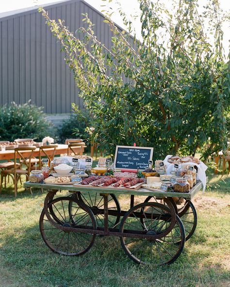 Snacks on Wheels Charcuterie Station, Outdoor Wedding Bar, Cocktail Hour Food, Wedding Food Stations, Drink Display, Cocktail Hour Wedding, Old Wagons, Food Stations, Martha Stewart Weddings