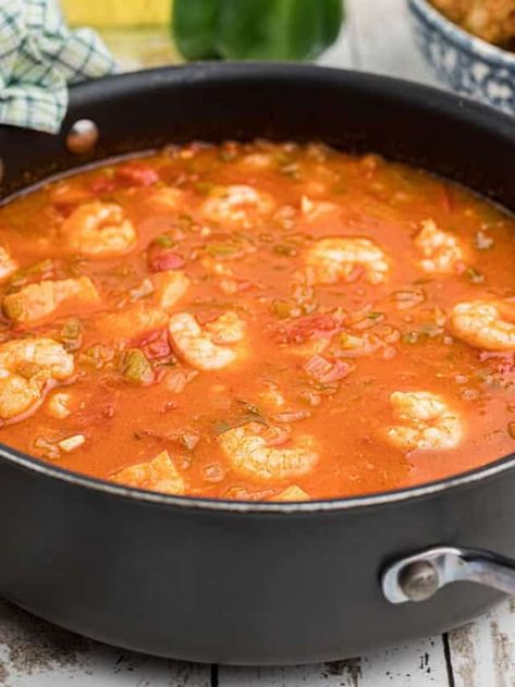 This Quick and Easy Seafood Stew takes 15 minutes of your time in prep work to create a hearty dinner of mixed seafood in a tomato based broth. https://www.lanascooking.com/seafood-stew/ Baked Catfish Fillets, Canned Stewed Tomatoes, Healthy Tilapia, Mediterranean Sauce, Catfish Fillets, Lobster Stew, Baked Catfish, Mixed Seafood, Slow Cooker Chicken Stew