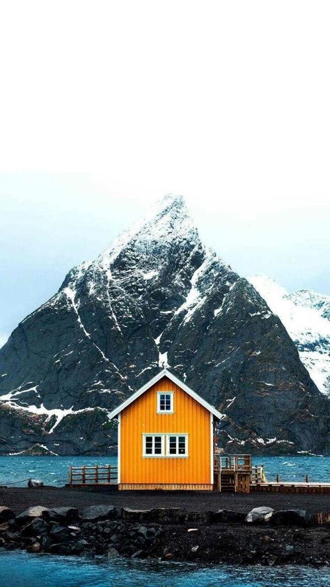 Iceland Architecture, Norway Culture, Norway Aesthetic, Divergent Thinking, Yellow House, House Of Beauty, Smoky Mountain, Travel Adventure, Pretty Places