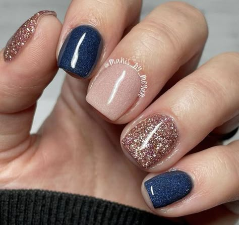 Navy Autumn Nails, Fall Nail Designs Navy Blue, November Nails Blue, Navy Fall Nails Ideas, Navy Blue Fall Nail Designs, Navy Blue And Gold Nails Short, Fall Blue Nails Art Designs, Navy And Gold Dip Nails, Fall Nails Navy Blue And Gold