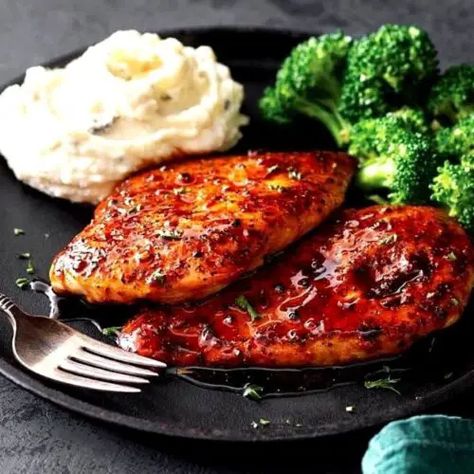 Ruby Tuesday Hickory Bourbon Chicken Recipe - Fork Fillet Burbon Chicken, Ruby Tuesday Recipes, Bourbon Chicken Recipe, Sweet Bourbon, Bourbon Sauce, Bourbon Chicken, Ruby Tuesday, Crab Cake, Glazed Chicken