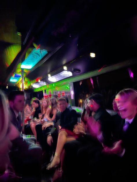 Prom Party Bus Aesthetic, Prom Limo Aesthetic, Party Bus Pictures, Prom Limo Pictures, Hoco After Party Ideas, Prom After Party Ideas, After Prom Party Ideas, Hoco After Party, Prom Party Aesthetic