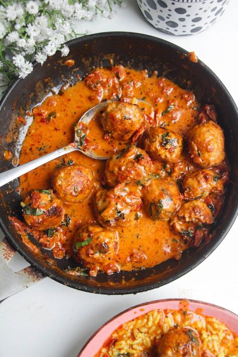 30 Minute One Pot 'Marry Me' Chicken Meatballs - Dished by Kate Sun Dried Tomato Meatballs, Marry Me Chicken Meatballs, Chilli Jam Recipe, Easy Chilli, Meatball Dishes, Chicken Meatball, Meatball Dinner, Chicken Meatball Recipes, Chilli Jam