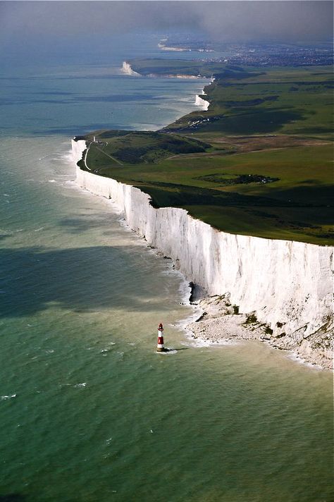 White Cliffs of Dover ... Southern England, UK- one of the most beautiful things I've ever seen. Dover England, 숲 사진, Cliffs Of Dover, White Cliffs Of Dover, White Cliffs, Alam Yang Indah, Pretty Places, Places Around The World, Albania