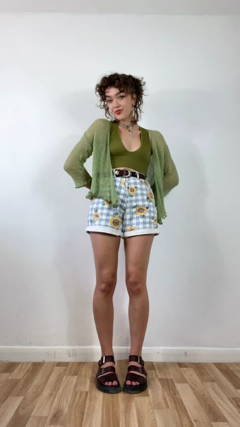 Artsy Outfit Spring, Arthoe Summer Outfits, Cottagecore Outfits 2023, Cute Cottagecore Outfits Summer, Quirky Feminine Fashion, Artsy Outfits Summer, Artsy Feminine Style, Summer Outfits Artsy, Thrifted Festival Outfits