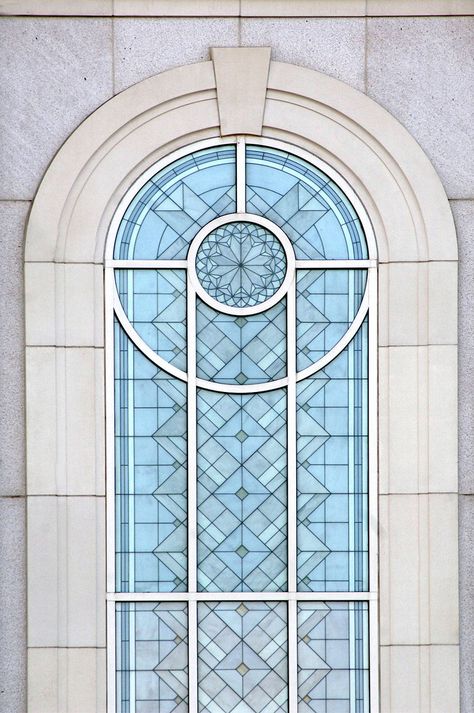 St. Louis Missouri Temple, Window Classical Villa, Middle Eastern Decor, Classical Building, Architecture Classic, Wooden Front Door Design, Pre Game, Classic Villa, Lds Temples, زجاج ملون