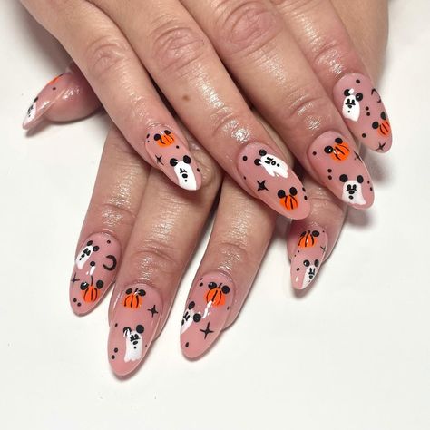 10 Best Disney Halloween Nails - That Disney Fam Disney World Nails, Sally Nails, Disney Halloween Nails, Disneyland Nails, Mickey Mouse Nails, Black Halloween Nails, Mickey Nails, Halloween Press On Nails, Pumpkin Nails