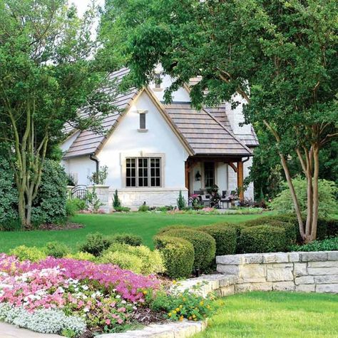 English Cottage Style Exterior, Guest House Ideas, Cottage Style Exterior, Exterior Entryway Ideas, Exterior Entryway, Cottage Photography, Backyard Guest Houses, Texas Landscape, Cottage Journal