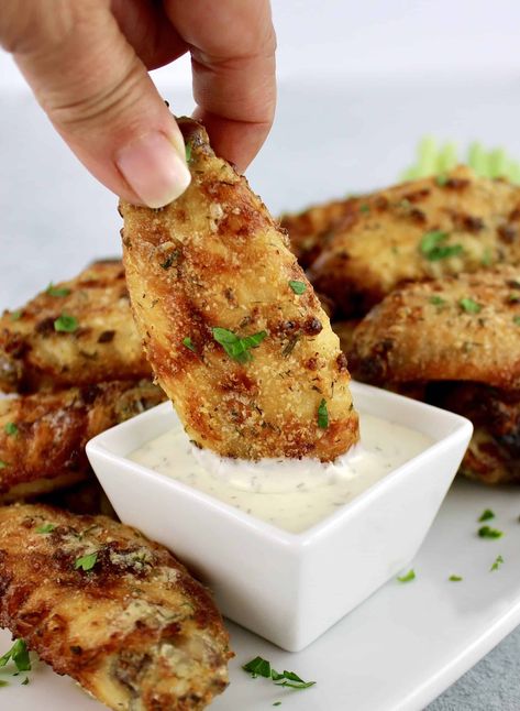 Baked Ranch Chicken Wings This recipe for Baked Ranch Chicken Wings creates tender, juicy, and zesty wings that are baked to crispy, golden-brown perfection. They're the ultimate low carb party or game-day appetizer! #bakedwings #chickenwings #ketoappetizer Baked Chicken Wings Oven With Gravy, Baked Ranch Chicken Wings, Ranch Wings Recipe, Chicken Wing Rub, Ranch Chicken Wings, Ranch Wings, Chicken Wingettes, Ranch Dressing Chicken, Baked Wings Oven