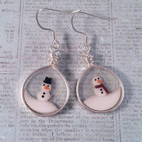 Rustic Nativity Scene, Rustic Nativity, Magical Earrings, Yule Crafts, Diy Resin Earrings, Couple Winter, Christmas Jewelry Diy, Resin And Wood Diy, Altered Art Jewelry