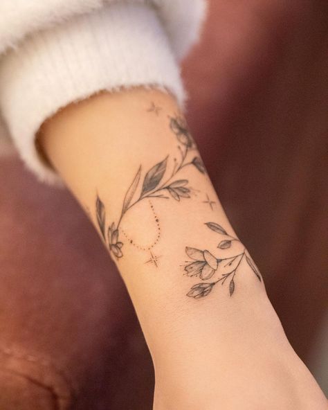 Half Wrist Tattoo, Flower Wrist Wrap Tattoos For Women, Arm Tattoo Family, Celestial Arm Tattoo, Dainty Flower Tattoos Arm, Fineline Flower Tattoo Design, Dainty Floral Tattoo, Fine Line Floral Tattoo, Arm Wrap Tattoo