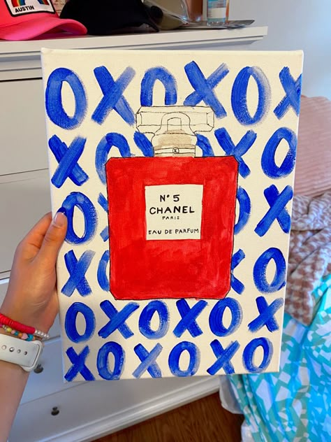 Preppy Chanel Painting, Cute Preppy Paintings Easy, Preppy Painted Canvas, Blue Preppy Paintings, Xoxo Painting Canvases, Aesthetic Pink Painting Ideas, Preppy Arts And Crafts, Painting Ideas On Canvas Preppy, Preppy Things To Paint