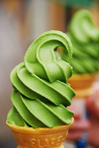 Green Ice Cream, Tea Ice Cream, Green Tea Matcha, Green Tea Ice Cream, Soft Serve Ice Cream, Japanese Sweets, Simple Green, Soft Serve, Matcha Green Tea