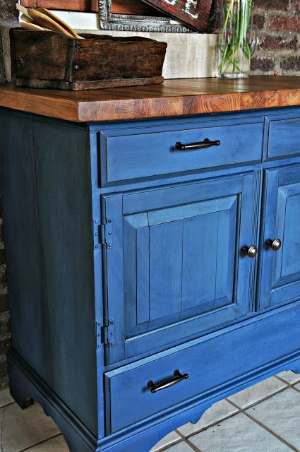 chalk paint, royal blue - Google Search Annie Sloan Chalk Paint Furniture, Ideas Armario, Napoleonic Blue, Annie Sloan Painted Furniture, Blue Painted Furniture, Furniture Blue, Blue Chalk Paint, Painted Furniture Colors, Blue Furniture