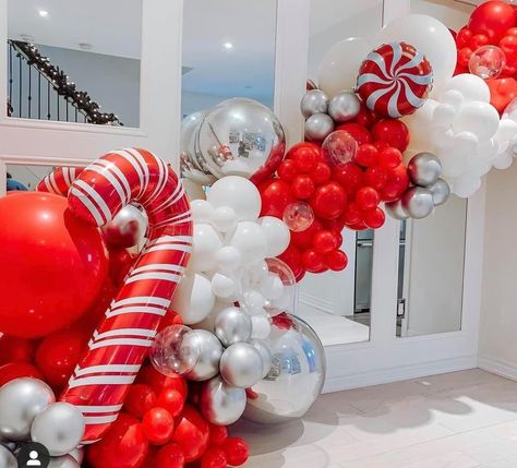 Christmas Balloon Garland Stairs, Candy Cane Balloon Garland, Xmas Balloon Garland, Christmas Party Balloon Arch, Candy Cane Balloon Arch, Christmas Balloon Decor Ideas, Christmas Party Balloon Decorations, Christmas Balloon Garland Ideas, Christmas Balloon Decor