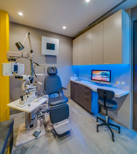 eyeXamSanta Clara - KOHAN Inc. Optometry Office Ideas, Optometry Office Design, Optometrist Office, Dental Design Interior, Work Office Design, Doctor Office Design, Eyewear Store Design, Optometry Office, Black Bedroom Design