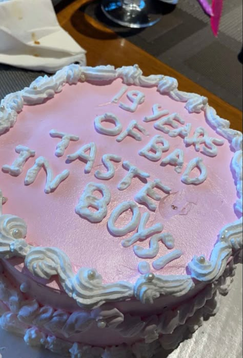 Sweet 16 Birthday Cakes Aesthetic, Funny Birthday Cakes For Bestie, Funny Birthday Cake Sayings, Funny Cake Writing, Birthday Cake Phrases, Birthday Cake For Bestie, Birthday Cake Writing Ideas Funny, Nineteen Birthday Cake, 19 Bday Cake