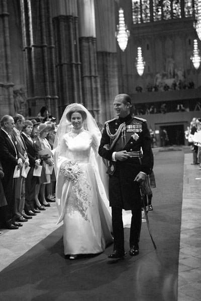 Princess Anne Wedding Dress, Princess Anne Wedding, Princesa Anne, Royal Wedding Gowns, Herzogin Von Cambridge, Timothy Laurence, Wedding Fotos, Princesa Real, Rainha Elizabeth Ii