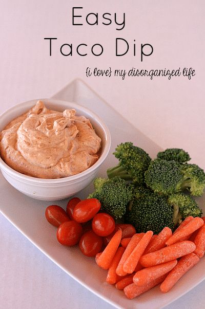 Easy Taco Dip, made with Greek yogurt - just 2 ingredients! Easy Taco Dip, Dip With Greek Yogurt, Taco Dip Easy, Taco Dip Recipe, Raw Veggies, Easy Dip, Party Dip, Taco Dip, Easy Dips