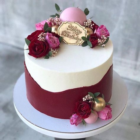 Do you like this type of decor 😍 Two layers of buttercream of different colors 😍 Yes or No? Please comment 😊 Credit @fridayscake.by . Do… Make Birthday Cake, Birthday Cake For Mom, Homemade Birthday Cakes, Red Cake, Beautiful Birthday Cakes, Cakes For Women, Cake Delivery, Cake Designs Birthday, Gorgeous Cakes