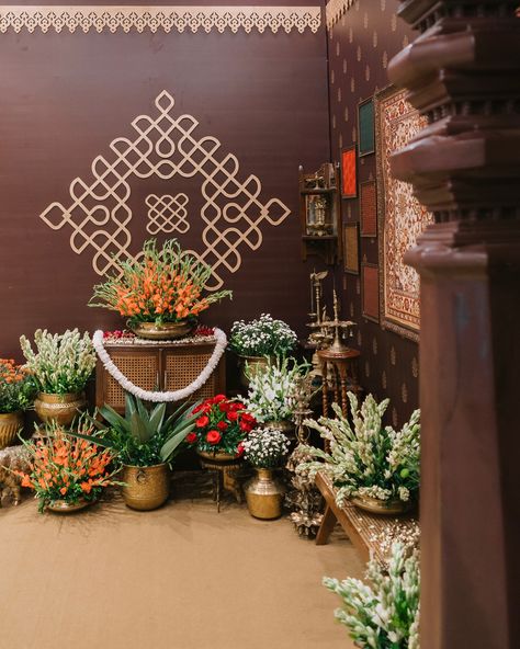 Arani Alangaram 💫 A symphony of traditions speaking the love of two beautiful souls. The decor itself is a purest form of love and tradition in every corner Adding meticulous attention to details that brought the entire experience alive. Bride & Groom : @soundarya_subramanian & @sai_sujeeth Design & production : @white.reflections Photography : @ooak.photography Furniture : @prophousechennai @cine_decors Brass elements : @cine_decors Project head : @229x99 Venue : Rani Meyyami #we... Traditional Mood Board, Stage Decor Wedding, Pelli Decoration, Pellikuthuru Decor, Hall Deco, Wedding Decorations Indian, Small Wedding Decor, Reflections Photography, Pooja Decor