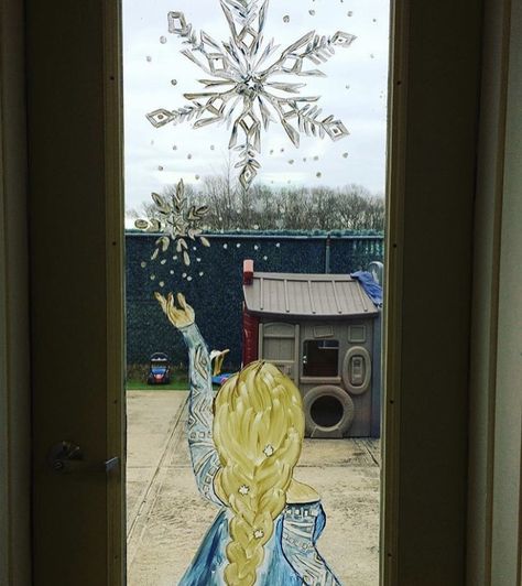 Frozen Window Painting, Disney Window Painting, Disney Christmas Window Painting, Frozen Classroom Door, Winter Window Painting Ideas, Frozen Classroom, Frozen Window, Frozen Bedroom, Painted Window Art