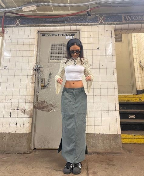 Outfits With Long Cargo Skirt, Maxi Cargo Skirt Outfit, Long Cargo Skirt Outfit, Modest Rave Outfits, Streetwear Skirt, Cargo Skirt Outfit, Fits Streetwear, Street Style Outfits Casual, Outfit Korean Style