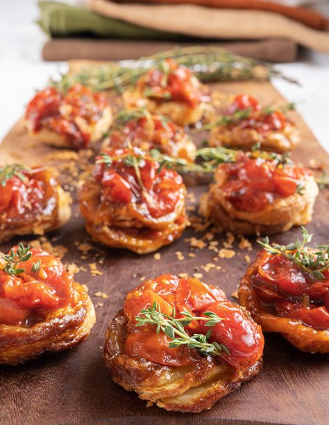 Elizabeth’s Cherry Tomato Tartes Tatin Cherry Tomato Tart Recipes, Savoury Tarte Tatin, Mini Tomato Tarts, Roasted Tomato Appetizer, Tomato Appetizers Appetizer Ideas, Tomato Tartlets, Beautiful Appetizers, Cherry Tomato Appetizers, Vegetarian Canapes