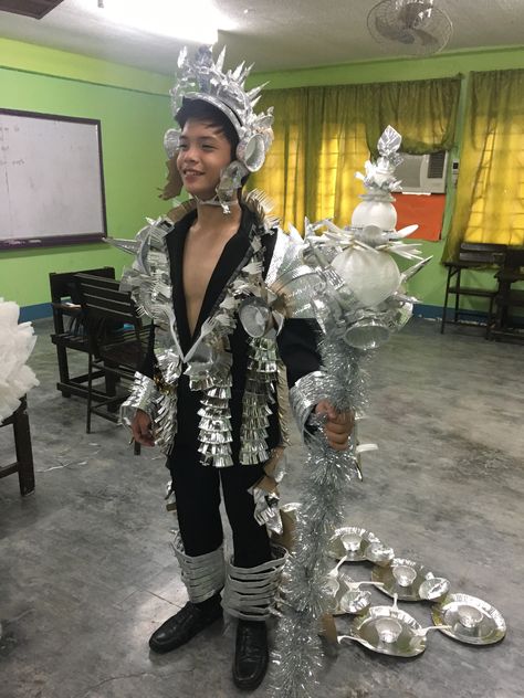 Futuristic Recycled Costume, Recycled Materials Costume, Recyclable Fashion, Recycled Costume, Futuristic Costume, Recycled Costumes, Object Sculpture, Recyclable Materials, Recycled Fashion