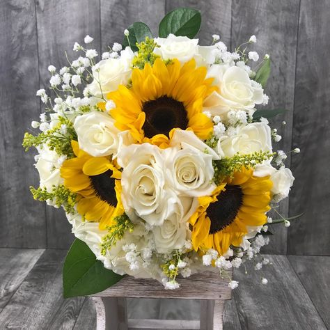 White And Sunflower Bouquet, Bridal Bouquet With Sunflowers, Sunflowers And White Roses Wedding, Sunflower And White Rose Wedding, Bride Bouquets Sunflowers, Sunflower With White Roses, Flowers Bouquet Ideas, White Roses And Sunflower Bouquet, Flower Bouquet Sunflower And Rose