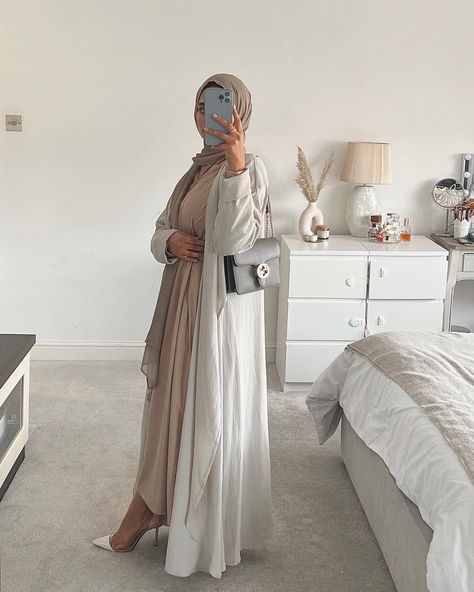 Modest outfit #aesthetic #modest #modeststyle #modestdress #datenightoutfitideas #fashionblogger #fashionstyle #hijabfashion #hijabstyle #hijaboutfit Hijab Date Night Outfit, Date Night Outfit Hijab, Modest Outfit Aesthetic, Modest Date Night Outfit, Hijab Fits, Dress For Date Night, Dress For Date, Modest Outfit, Abaya Dress