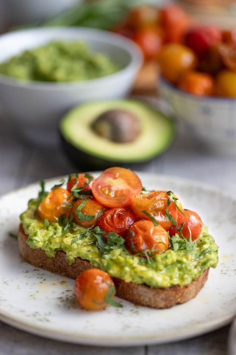 Avocado Toast with Tomato - Bakes by Brown Sugar Avocado Toast With Tomatoes, Avocado And Tomato Toast, Avocado Tomato Toast, Vegan Avocado Toast, Tomatoes On Toast, Food Project, Baked Tomatoes, Yummy Meals, Roasted Cherry Tomatoes