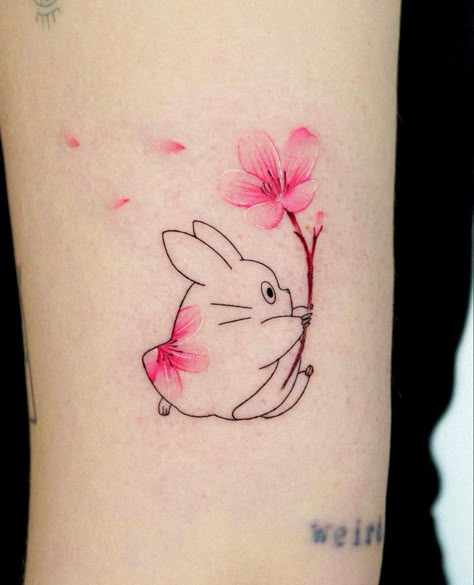 Tattoo by @suya_ink on Instagram, who is based in Düsseldorf, Germany. Totoro Umbrella Tattoo, Totoro Flower Tattoo, Studio Ghibli Tattoo Sleeve, Wish Tattoo, Snorlax Tattoo, Studio Ghibli Tattoo Ideas, Hayao Miyazaki Tattoo, Ponyo Tattoo, Totoro Tattoo