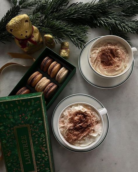 Christmas Coffee Aesthetic, Coffee Aesthetic Photography, Table Flatlay, Aesthetic 2023, Minimal Christmas, Sweets Gift, Winter Drinks, Christmas Feeling, Coffee Aesthetic