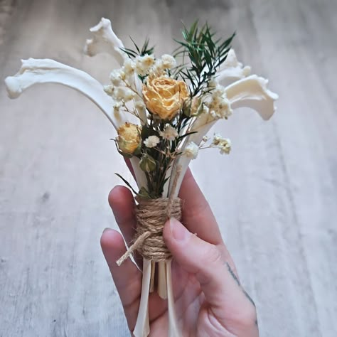 The bone bouquets went down so well yesterday I put together another 2, these are slightly smaller with yellow roses. Only 2 available on my etsy 🖤 If you ever fancy a nosey at my shop, please use link in my bio, share and save option through etsy link really helps my small business with etsy fees 🖤 much love 🙏 #bones#bouquets#roses#taxidermy#curio#oddity#homedecor#witchy#cottagecore#goblincore Bone Wedding Decor, Bone Art Ideas, Bone Bouquet, Gothic Crafts Diy, Diy Oddities, Ren Faire Booth, Bones And Flowers, Homey Aesthetic, Dark Crafts