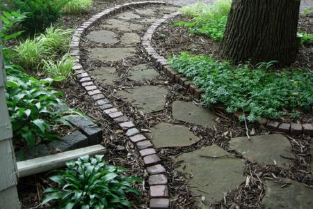 Slate Walkway, Winter Start, Flagstone Pathway, Flagstone Walkway, Flagstone Path, Walkway Landscaping, Outdoor Walkway, Walkway Ideas, Spring Gardening