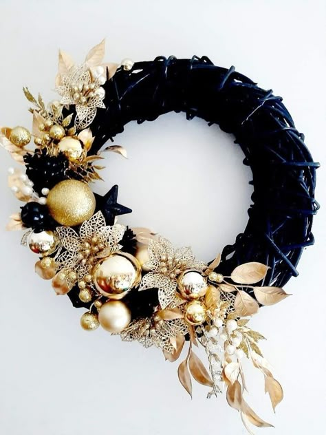 Black White And Gold Christmas, Christmas Tree Colour Scheme, Christmas Reef, Black Christmas Decorations, Christmas Candle Decorations, Holiday Deco, Decoupage Vintage, Xmas Wreaths, Easy Christmas Diy