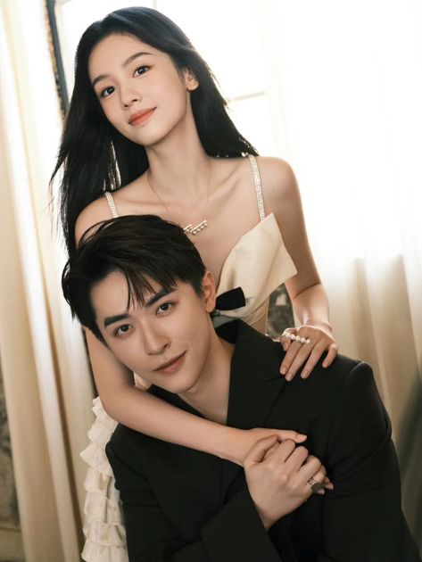 Chinese Couple Photoshoot, China Actor, Chinese Couple, Couples Vibe, Couple Picture Poses, Ulzzang Couple, Korean Couple, Couple Photoshoot, Wedding Mood Board