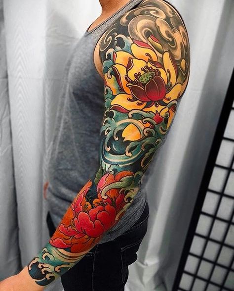 pinterest: kathemmoo Yakuza Style Tattoo, Japanese Tattoo Sleeve, Mangas Tattoo, Japanese Flower Tattoo, Yakuza Tattoo, Full Arm Tattoos, Floral Tattoo Sleeve, Traditional Japanese Tattoos, Geniale Tattoos