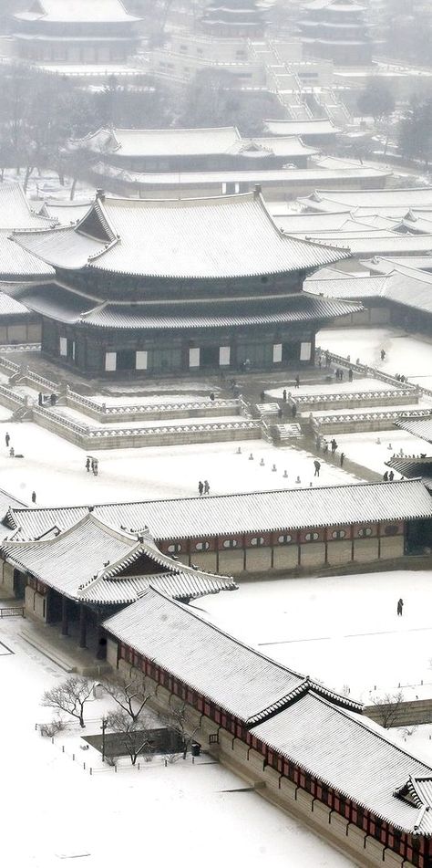 Beauty Of Korea, South Korean Architecture, Korean Palace Aesthetic, Korea In Winter, Seoul Palace, Korea Palace, Seoul Winter, Korean Palace, Korea Nature