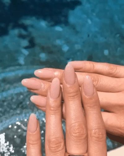 Top Neutral Nail Polish Colors for Every Skin Tone // Sheer Pink Nails Neutral Nail Polish Colors, Stars Nails, Neutral Nail Polish, Long Almond, Nagellack Trends, Jenner Style, Oval Nails, Neutral Nails, Classy Nails