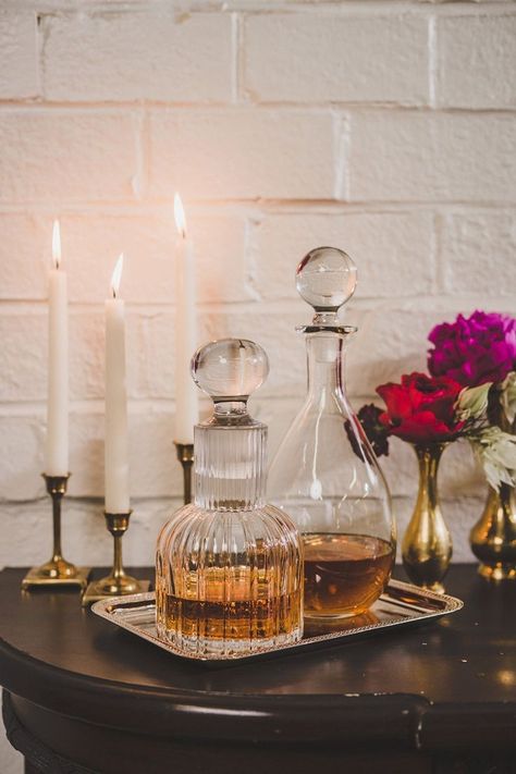 Whiskey Bar Table, Whiskey Bar Wedding Ideas, Decanter Aesthetic, Whiskey Decanter Display, Whiskey Bar Wedding, Decanter Display, Styled Engagement Shoot, Bandeja Bar, Bourbon Bar