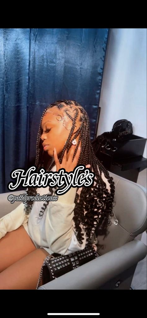 Knotless Braids With Curly Ends And Heart, Singles With Curly Ends, Knotless Braids With Curly Ends Heart, Knotless Braids With Curly Ends For Kids, Box Braids With Heart And Curls, Singles With Heart Braids, Knotless Braid With Heart On Side, Box Braids With Heart On The Side, Knotless With Curls And Heart