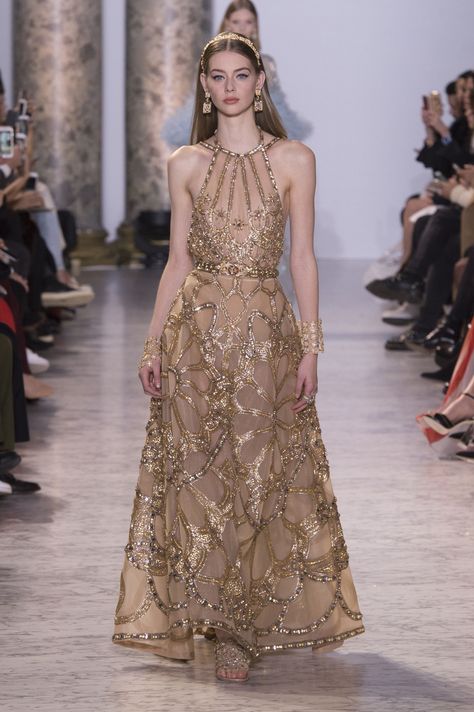 All the Looks from the Elie Saab Spring-Summer Couture 2017 Collection  - ELLE.com Dresses 2023 Winter, Zuhair Murad Dresses, Elie Saab Haute Couture, Dreamy Gowns, Queen Dresses, Elie Saab Fall, Elie Saab Spring, Elie Saab Couture, Collection Couture