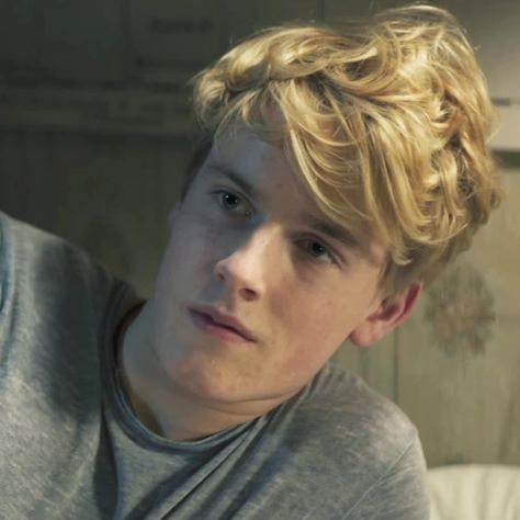 Blonde Man Face Claim, Louis Hofmann Aesthetic, Blonde Boy Face Claim, Luke Castellan Aesthetic, Louis Hoffman, Louis Hofmann, Luke Castellan, Flowers In The Attic, Character Inspiration Male