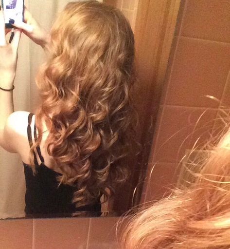 Long Curly Hair Ideas, Ringlets Hair, Big Bouncy Curls, Gyaru Hair, Curly Hair Ideas, Tight Curls, Bouncy Curls, Dye My Hair, Good Hair Day